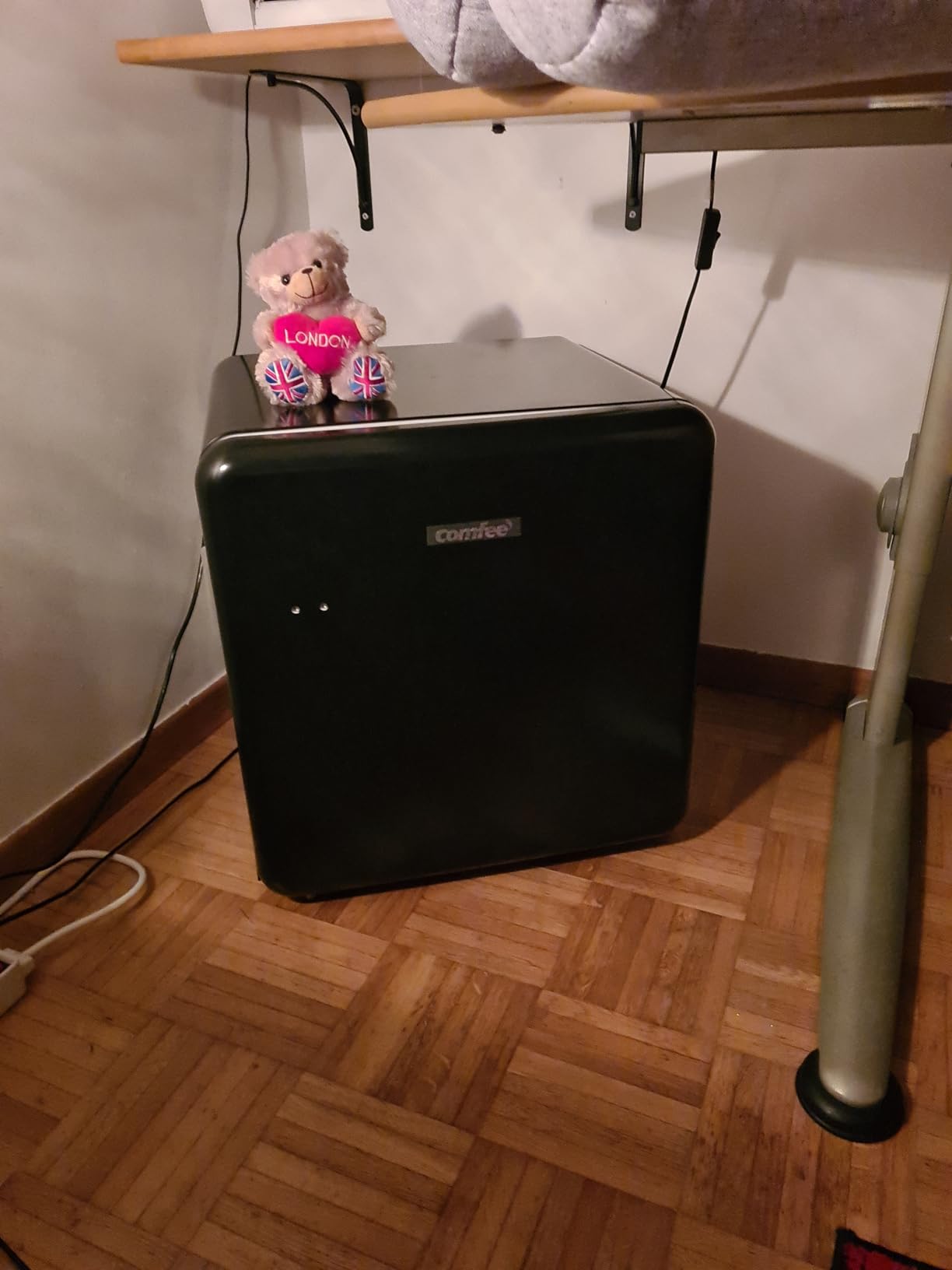 Süßer kleiner Kühlschrank
